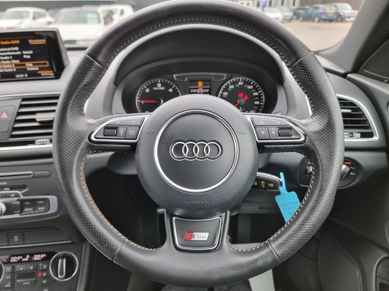 Audi Q3 TDI S line - U7388