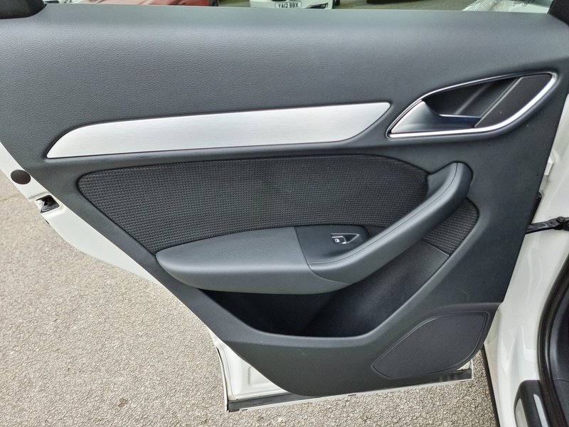 Audi Q3 TDI S line - U7388