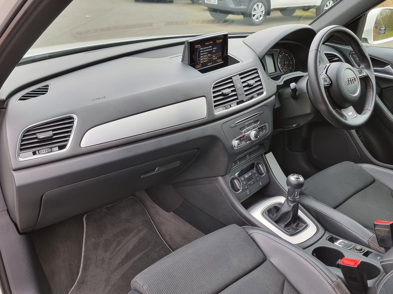 Audi Q3 TDI S line - U7388