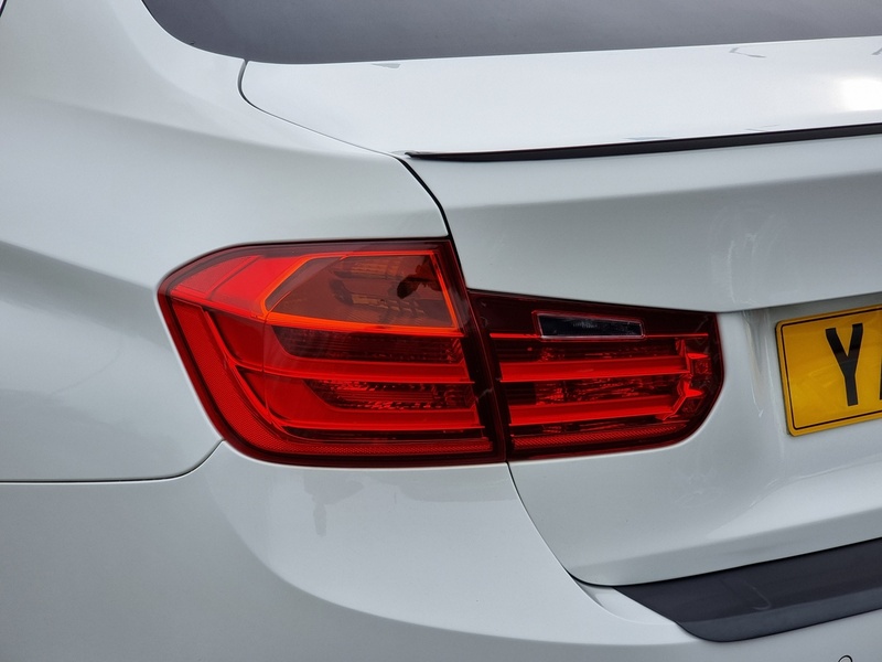 BMW 3 Series 320d Luxury - U7389