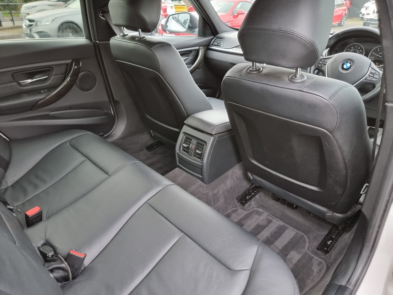 BMW 3 Series 320d Luxury - U7389