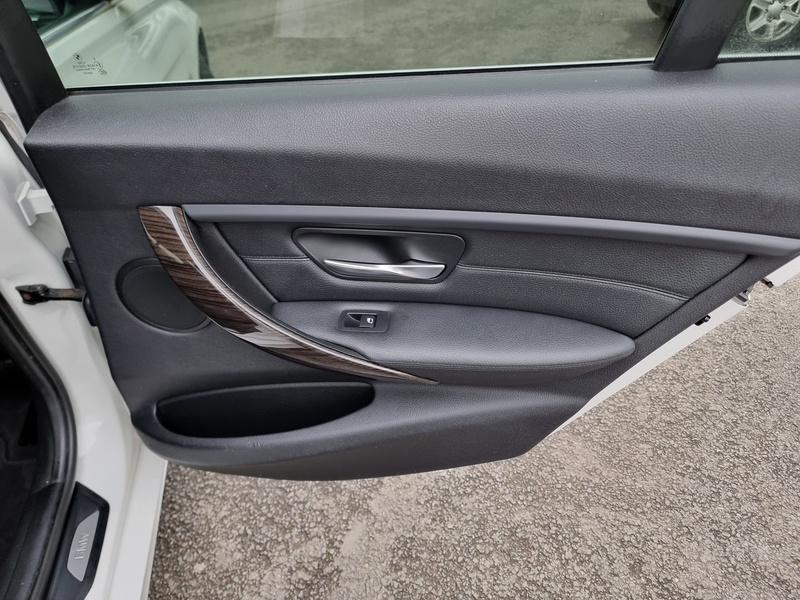 BMW 3 Series 320d Luxury - U7389