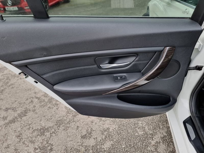 BMW 3 Series 320d Luxury - U7389