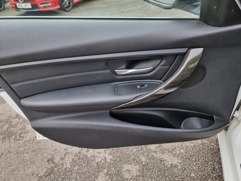BMW 3 Series 320d Luxury - U7389