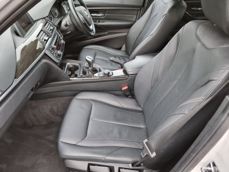 BMW 3 Series 320d Luxury - U7389