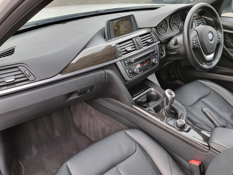 BMW 3 Series 320d Luxury - U7389