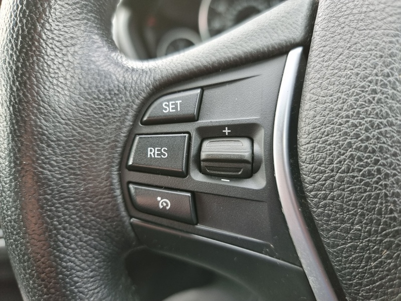 BMW 3 Series 320d Luxury - U7389