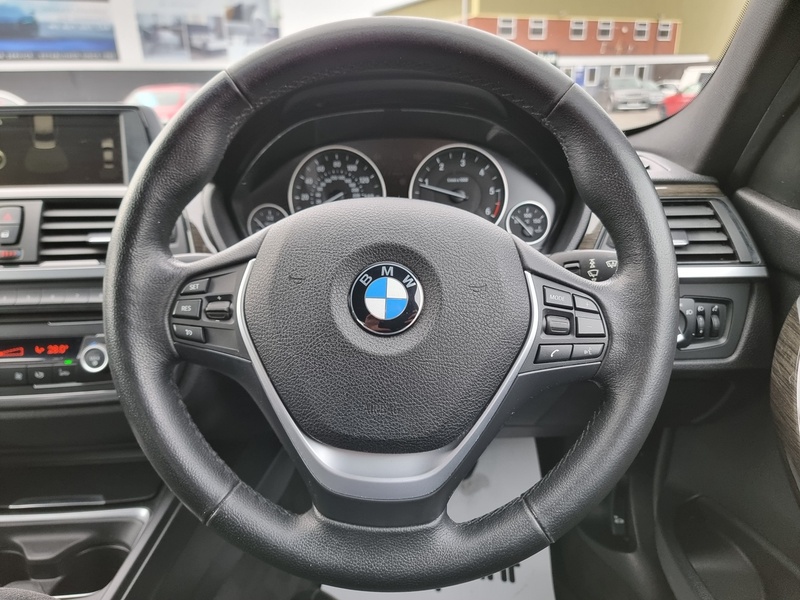 BMW 3 Series 320d Luxury - U7389
