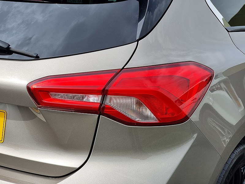 Ford Focus EcoBlue Titanium X - U7433