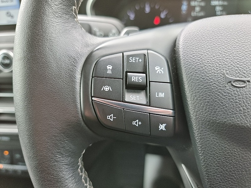 Ford Focus EcoBlue Titanium X - U7433