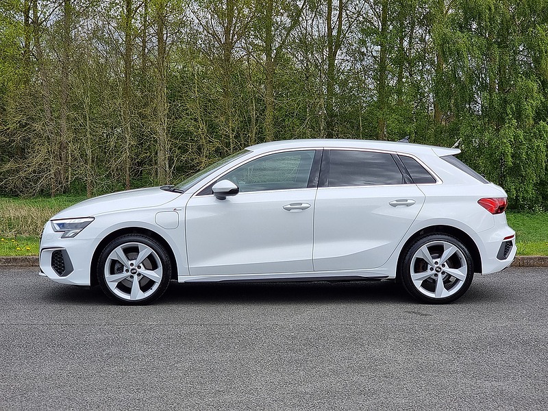 Audi A3 TFSIe S line - U7457