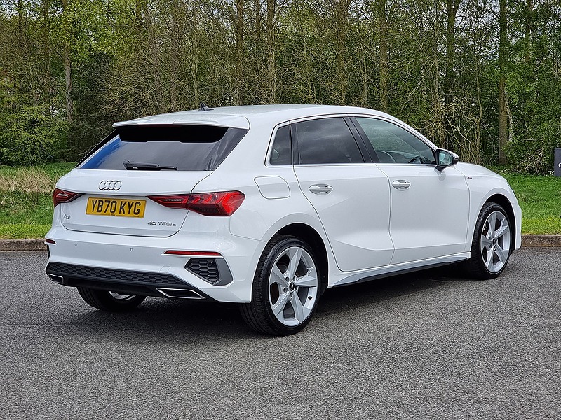 Audi A3 TFSIe S line - U7457
