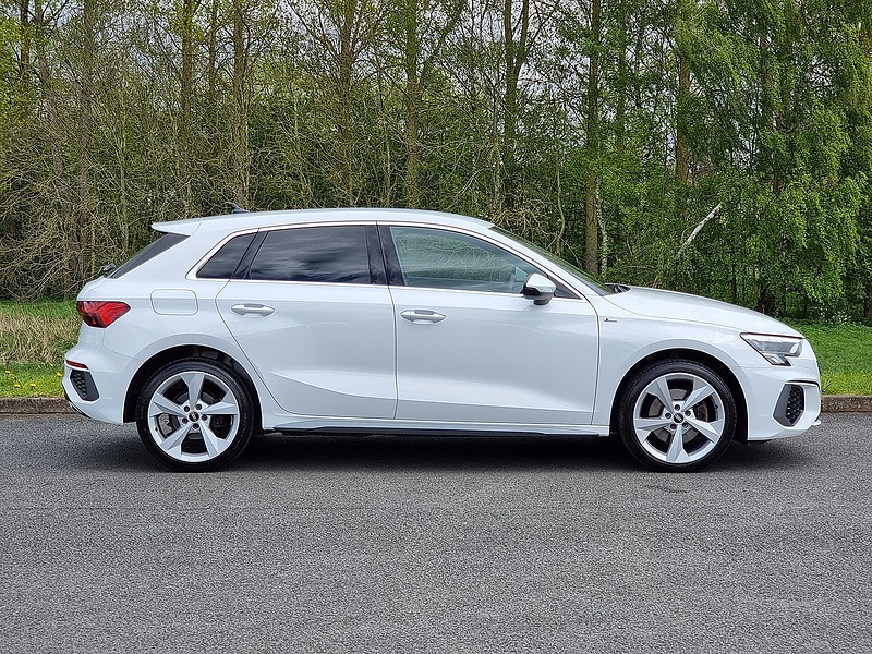 Audi A3 TFSIe S line - U7457