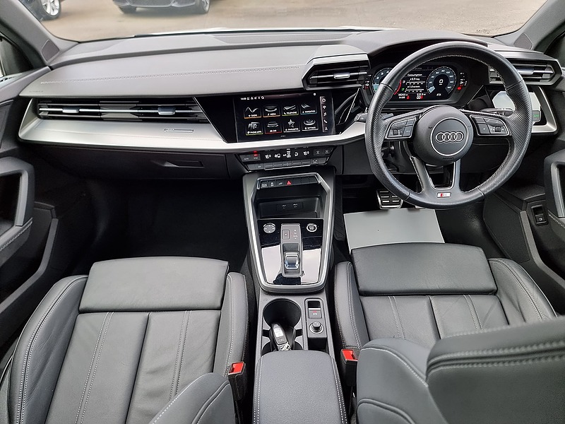 Audi A3 TFSIe S line - U7457