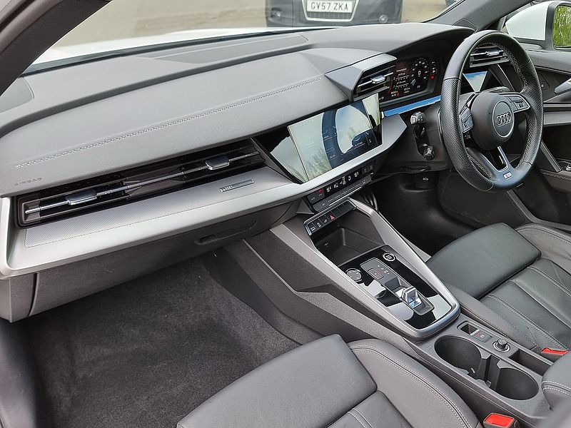 Audi A3 TFSIe S line - U7457