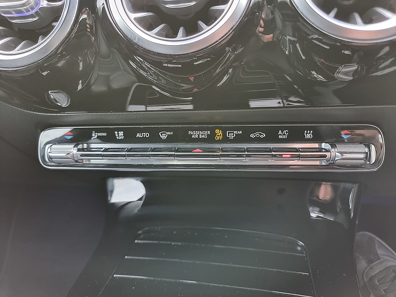 Mercedes-Benz CLA Class CLA250e AMG Line - U7480