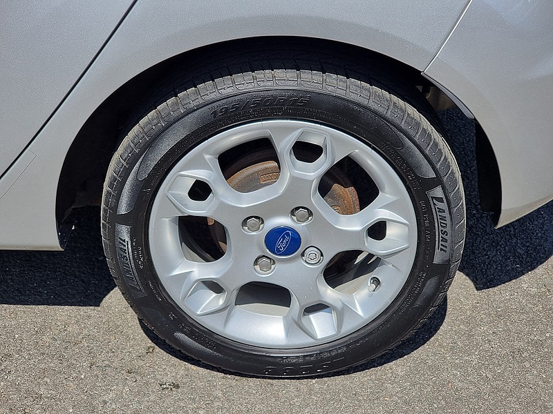 Ford Fiesta Zetec - U7495