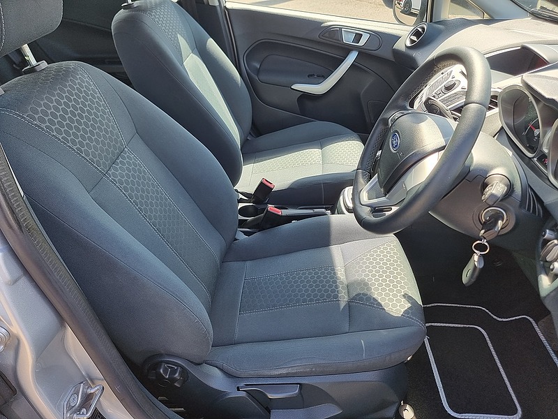 Ford Fiesta Zetec - U7495