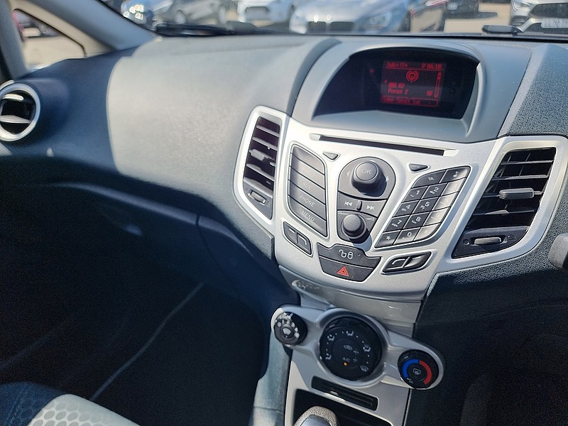 Ford Fiesta Zetec - U7495