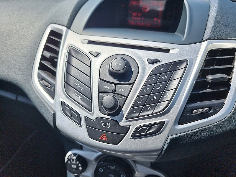 Ford Fiesta Zetec - U7495