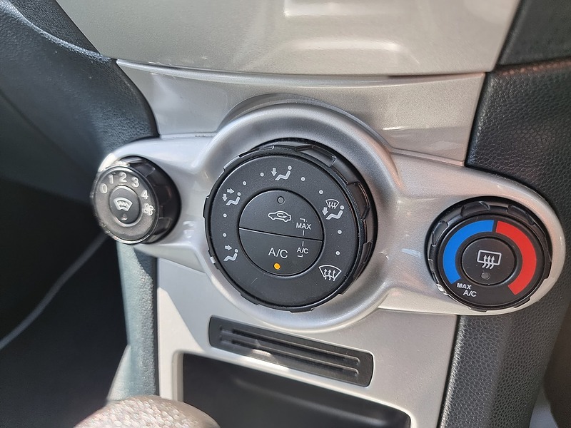 Ford Fiesta Zetec - U7495