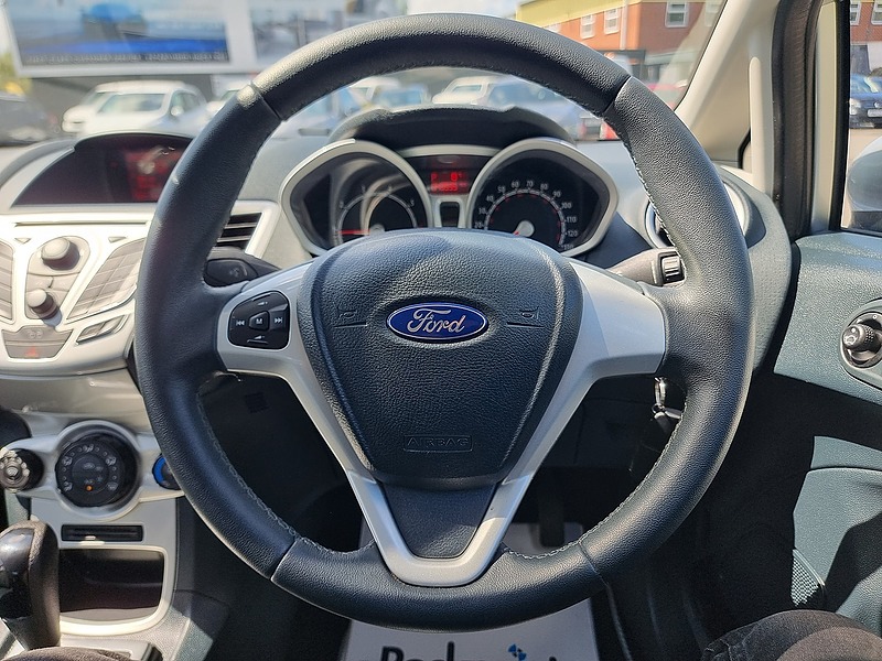 Ford Fiesta Zetec - U7495