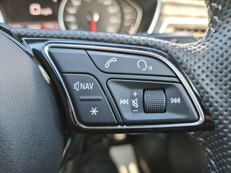 Audi A4 TFSI Black Edition - U91083
