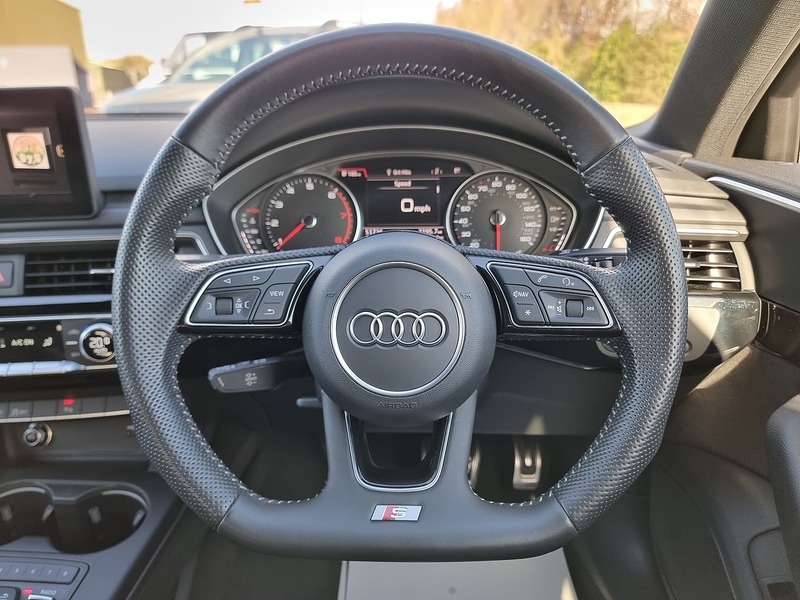 Audi A4 TFSI Black Edition - U91083