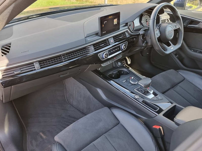 Audi A4 TFSI Black Edition - U91083