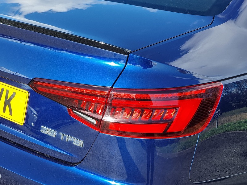 Audi A4 TFSI Black Edition - U91083
