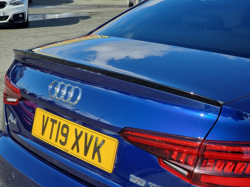 Audi A4 TFSI Black Edition - U91083
