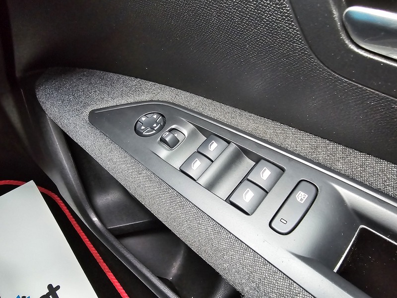 Peugeot 3008 BlueHDi Active - U91121