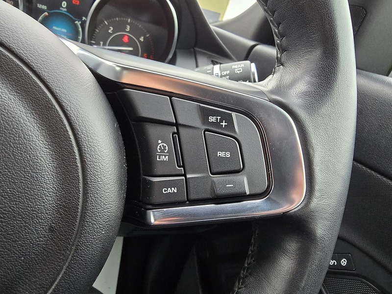 Jaguar E-PACE D150 R-Dynamic - U91128