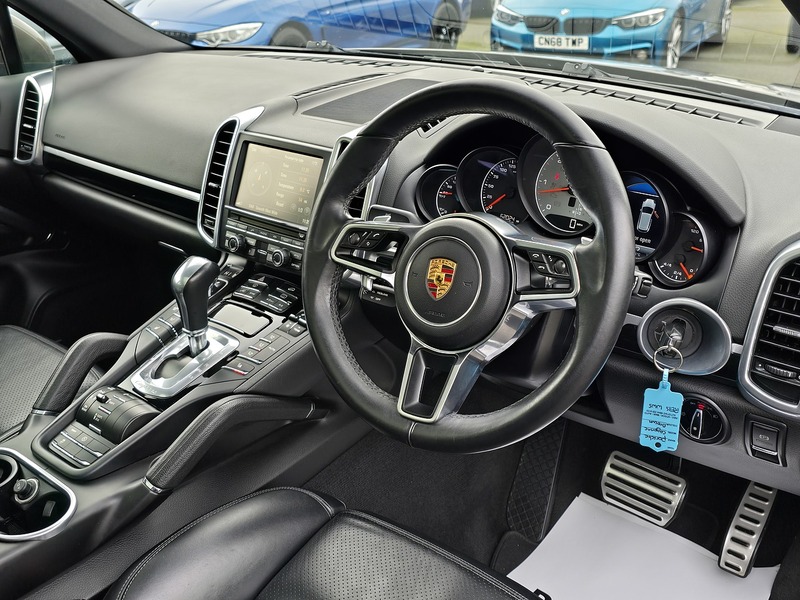 Porsche Cayenne TD V8 S - U91171