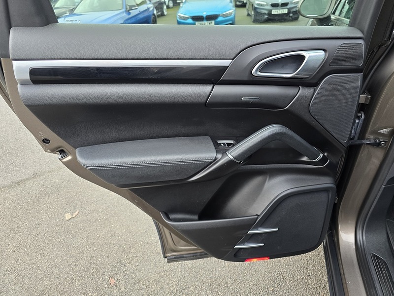 Porsche Cayenne TD V8 S - U91171