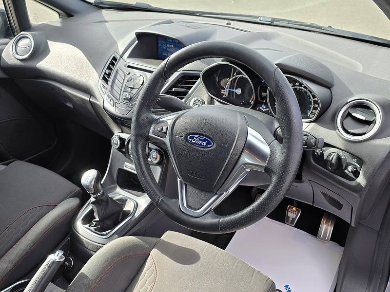 Ford Fiesta T EcoBoost ST-Line - U91204