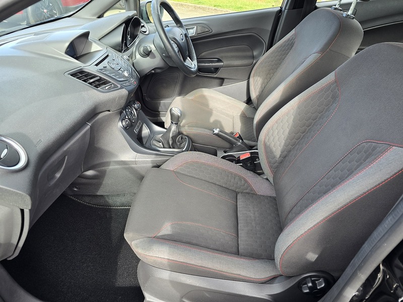 Ford Fiesta T EcoBoost ST-Line - U91204