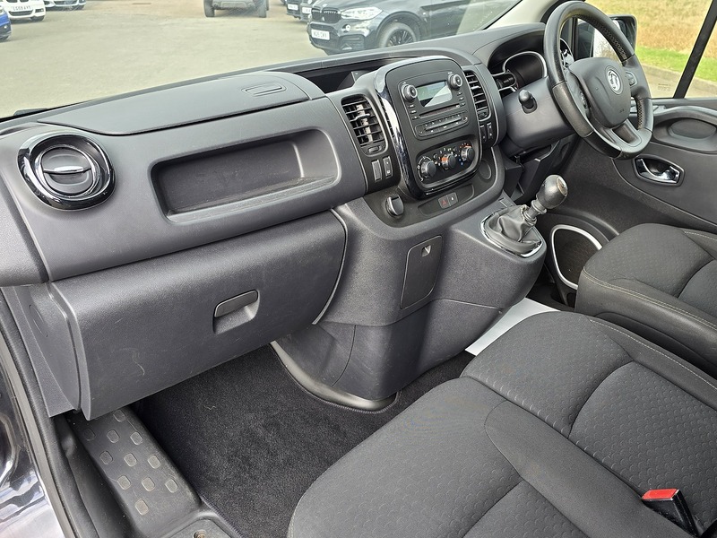 Vauxhall Vivaro CDTi 2900 BiTurbo Sportive - U91205