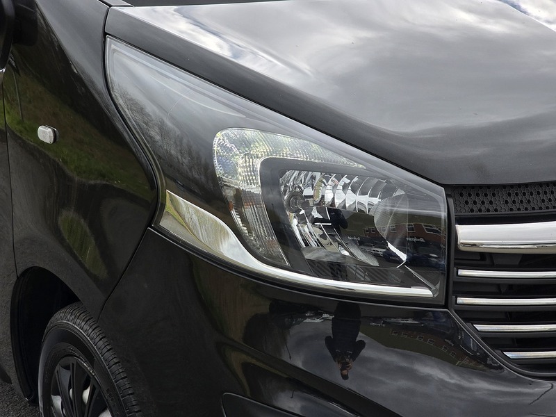 Vauxhall Vivaro CDTi 2900 BiTurbo Sportive - U91205