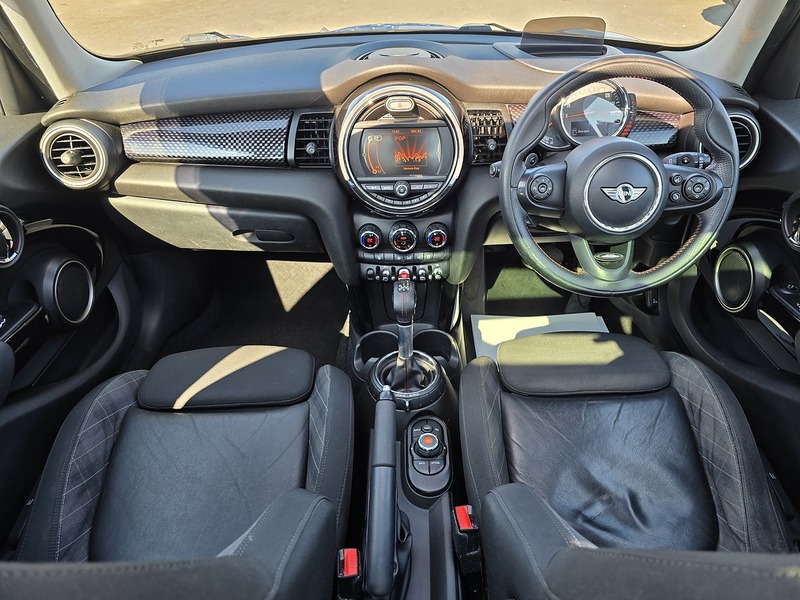 MINI Hatch Cooper SD - U91244