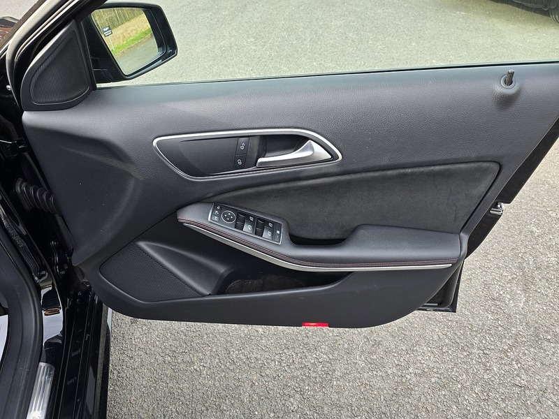 Mercedes-Benz A Class A200d AMG Line - U91245