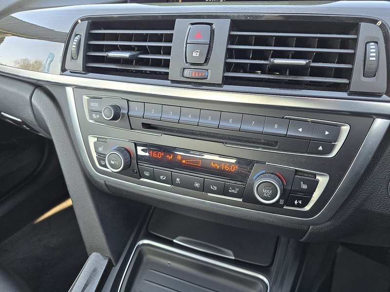 BMW 3 Series 320d Luxury - U91260