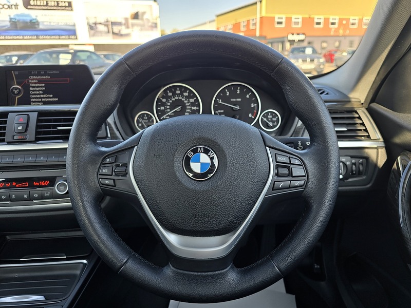 BMW 3 Series 320d Luxury - U91260