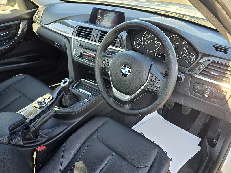 BMW 3 Series 320d Luxury - U91260