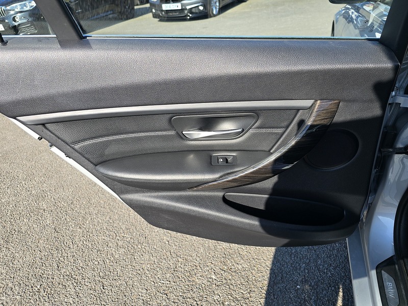 BMW 3 Series 320d Luxury - U91260