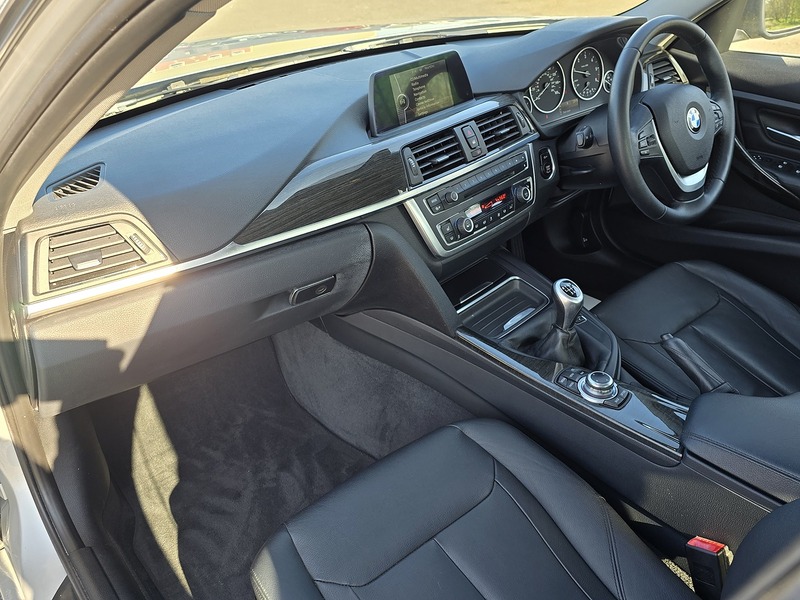 BMW 3 Series 320d Luxury - U91260