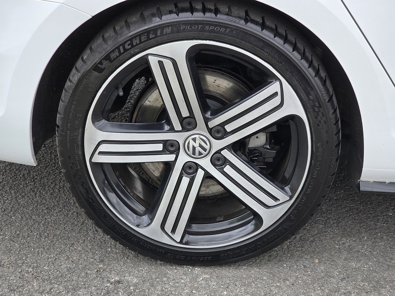 Volkswagen Golf TSI R - U91322