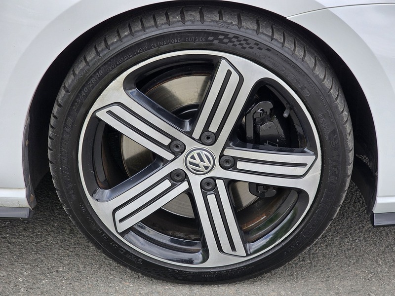 Volkswagen Golf TSI R - U91322