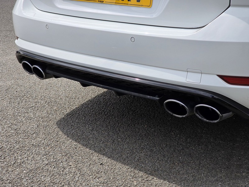 Volkswagen Golf TSI R - U91322