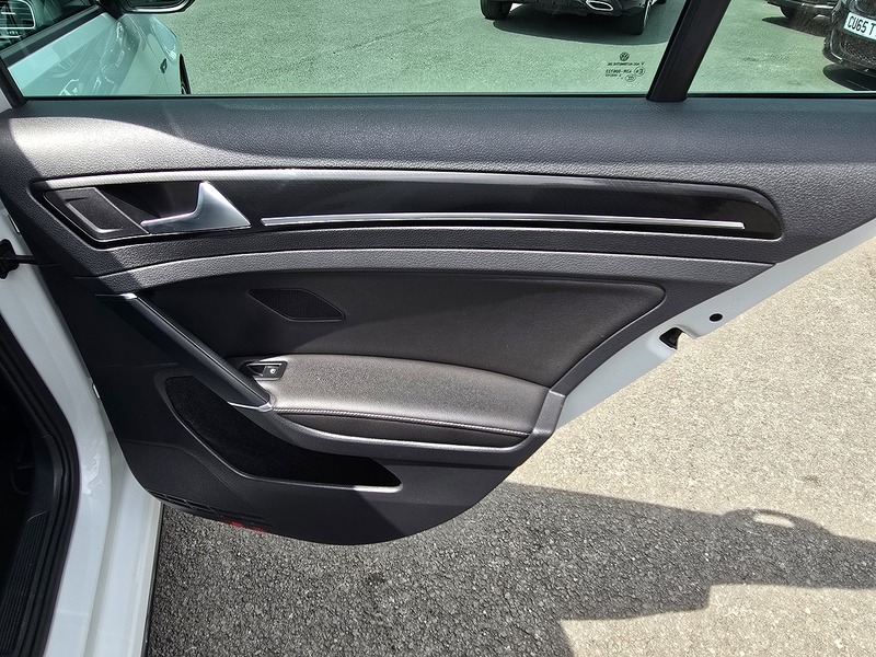 Volkswagen Golf TSI R - U91322